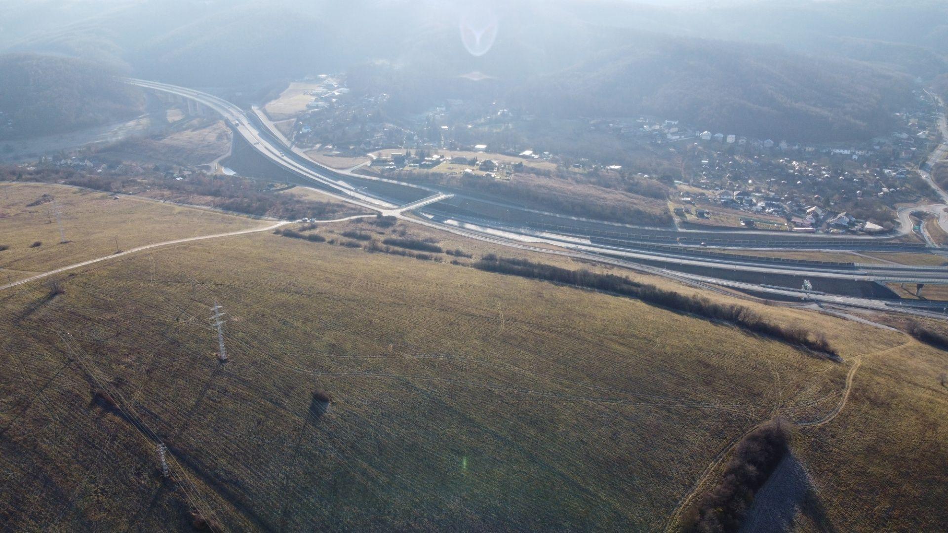 Na predaj | Pozemok 6 600 m² s priamym napojením na diaľničný obchvat Poprad – Košice