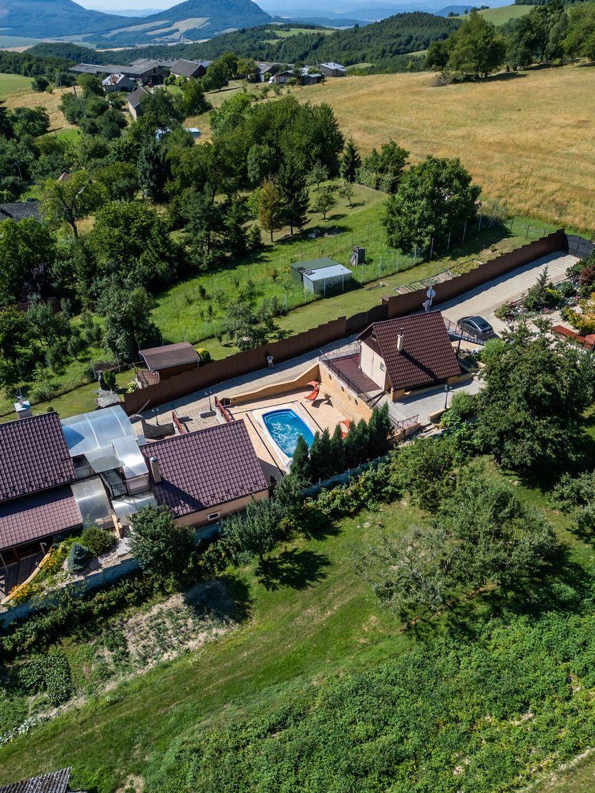 Celoročne obývateľná chata s bazénom a vlastným vodojemom v Závadke – vyšší štandard