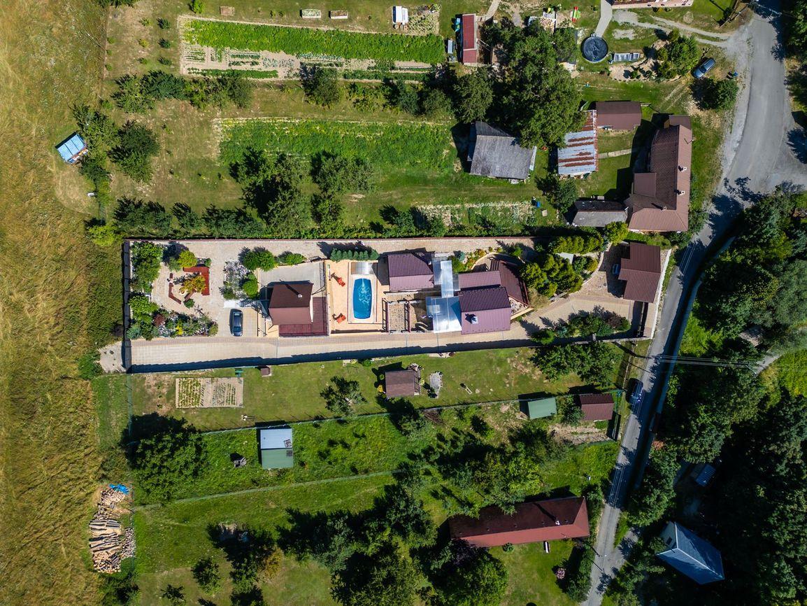Celoročne obývateľná chata s bazénom a vlastným vodojemom v Závadke – vyšší štandard