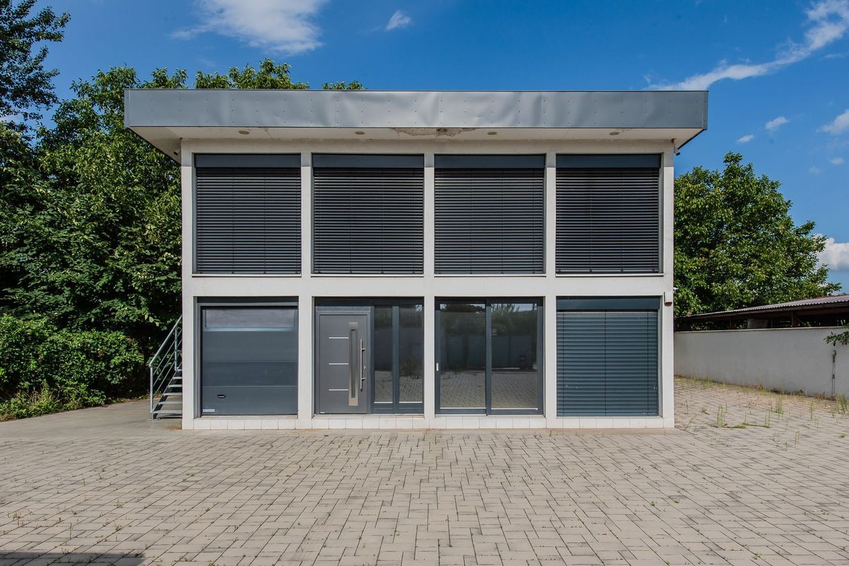 Polyfunkčná budova + 1000 m² pozemok v logistickej zóne – Ružinov (funkcia 302)