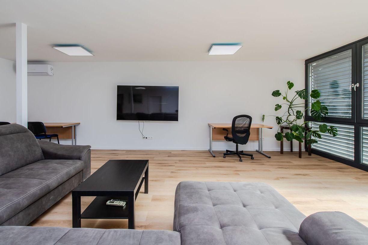 Polyfunkčná budova + 1000 m² pozemok v logistickej zóne – Ružinov (funkcia 302)