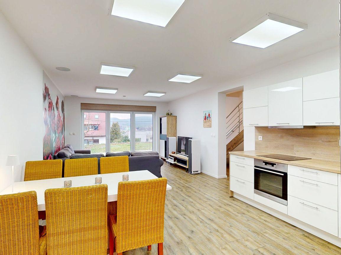 PRENÁJOM | 5i Rodinný Dom – Priestranné Izby, Záhrada, Terasa | Prešov