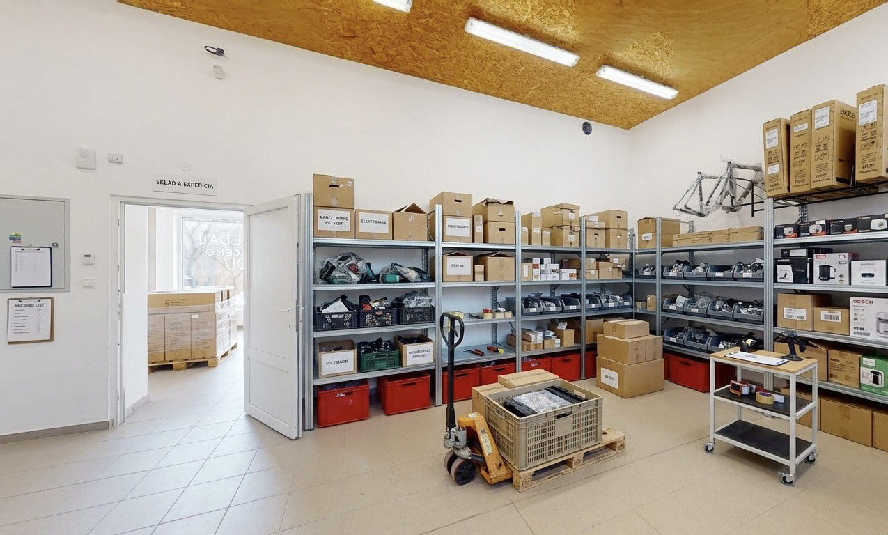 Obchodný priestor 75 m² Komenského – sklad, parkovanie