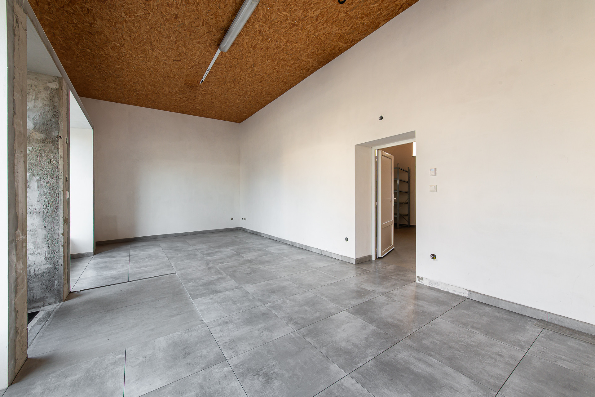 Obchodný priestor 75 m² Komenského – sklad, parkovanie