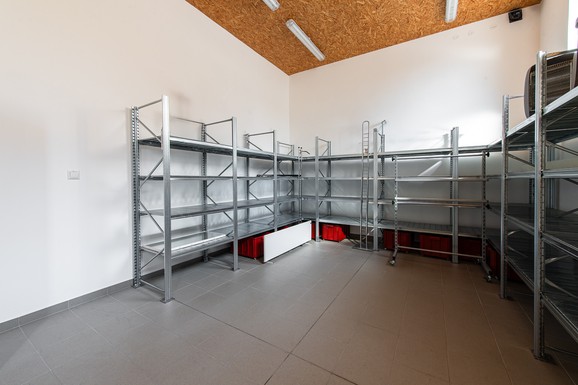 Obchodný priestor 75 m² Komenského – sklad, parkovanie