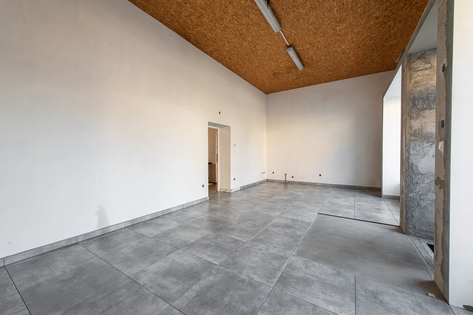 Obchodný priestor 75 m² Komenského – sklad, parkovanie