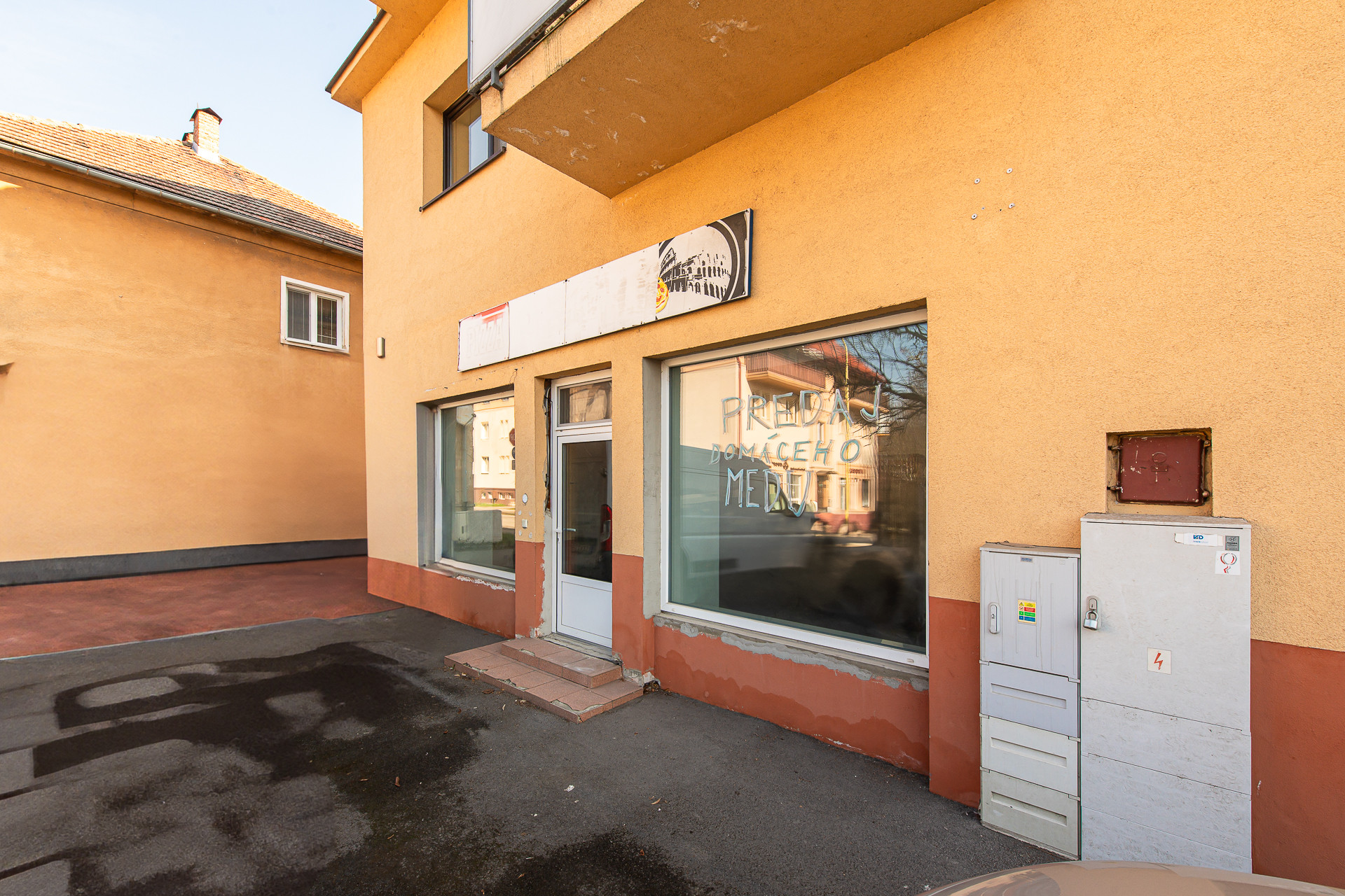 Obchodný priestor 75 m² Komenského – sklad, parkovanie