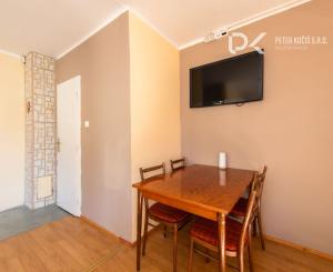 Celoročne obývateľná chata s bazénom a vlastným vodojemom v Závadke – vyšší štandard