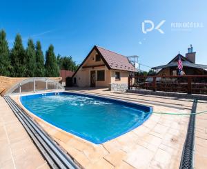 Celoročne obývateľná chata s bazénom a vlastným vodojemom v Závadke – vyšší štandard
