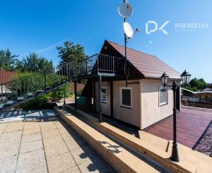 Celoročne obývateľná chata s bazénom a vlastným vodojemom v Závadke – vyšší štandard