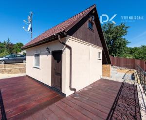 Celoročne obývateľná chata s bazénom a vlastným vodojemom v Závadke – vyšší štandard