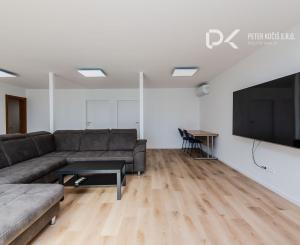 Polyfunkčná budova + 1000 m² pozemok v logistickej zóne – Ružinov (funkcia 302)