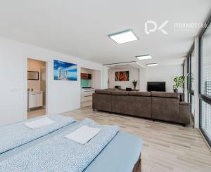 Polyfunkčná budova + 1000 m² pozemok v logistickej zóne – Ružinov (funkcia 302)