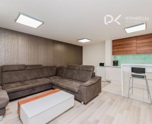 Polyfunkčná budova + 1000 m² pozemok v logistickej zóne – Ružinov (funkcia 302)