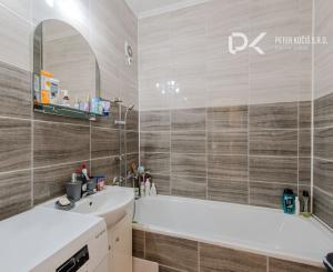 Prenájom 2-izbového bytu po kompletnej rekonštrukcii – loggia, zariadený, Sekčov – Prešov