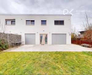 PREDAJ | 5i novostavba so záhradou a terasou – Prešov