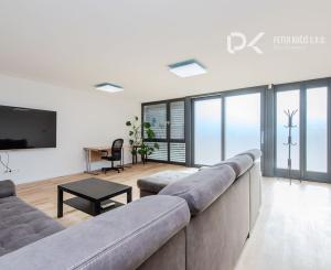 Na prenájom: Polyfunkčná modulová budova s 3 samostatnými bytmi v uzavretom a monitorovanom areáli (24/7)