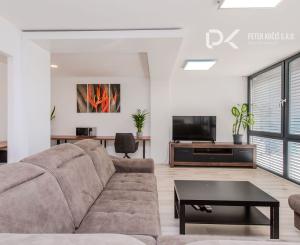 Na prenájom: Polyfunkčná modulová budova s 3 samostatnými bytmi v uzavretom a monitorovanom areáli (24/7)