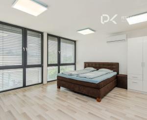 Na prenájom: Polyfunkčná modulová budova s 3 samostatnými bytmi v uzavretom a monitorovanom areáli (24/7)