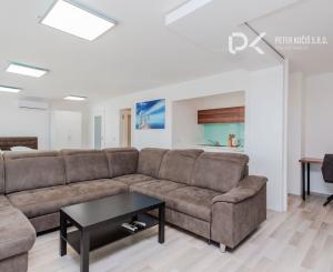 Na prenájom: Polyfunkčná modulová budova s 3 samostatnými bytmi v uzavretom a monitorovanom areáli (24/7)