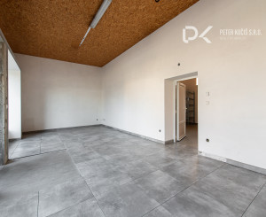 Obchodný priestor 75 m² Komenského – sklad, parkovanie