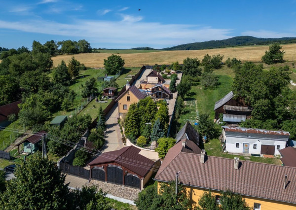 Celoročne obývateľná chata s bazénom a vlastným vodojemom v Závadke – vyšší štandard