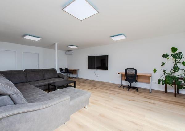 Polyfunkčná budova + 1000 m² pozemok v logistickej zóne – Ružinov (funkcia 302)