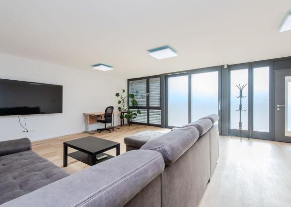 Polyfunkčná budova + 1000 m² pozemok v logistickej zóne – Ružinov (funkcia 302)