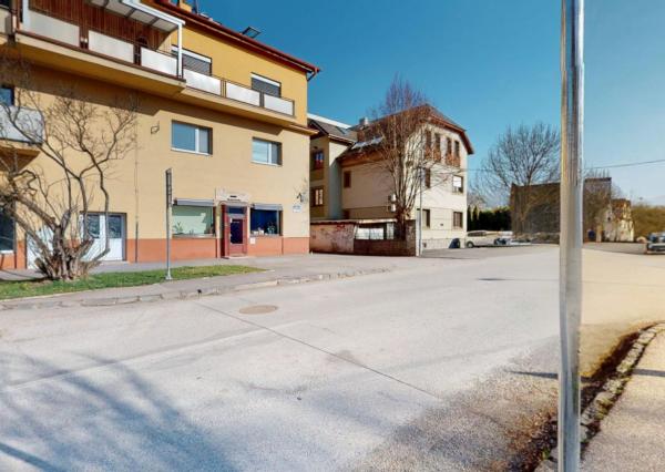 Obchodný priestor 75 m² Komenského – sklad, parkovanie
