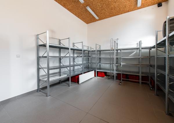 Obchodný priestor 75 m² Komenského – sklad, parkovanie